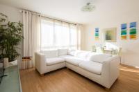 Sunny & Modern Near the Beach & Village w Parking - B&B