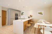 Designer Family Escape Hot Tub Steps to Beach - Ferienwohnung