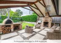 Benview Cottage, 3 Large Living Areas, Sleeps 8, CBD - B&B