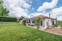 Benview Cottage - CBD, Sleeps 8, Pizza Oven - B&B Orange