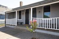 McNamara Lane - CBD, Firepit, 7 Smart TVs, Sleeps 11 - Chambres d’hôtes Orange