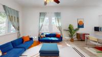 Sunny 5Bed w Parking and direct Streetcar access - B&B