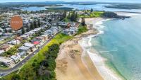 Como - Absolute Beachfront with Uninterrupted Convent Beach Views - Holiday Yamba - Ferienwohnung Yamba