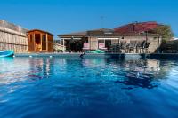 B&B Ocean Grove - Oakdean Resort- Pool, Spa, Beach, Sleep 10 - Bed and Breakfast Ocean Grove