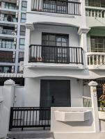 Cloud9 Hometel - Entire House 3BR 170m to BTS Private Quiet & Comfy - B&B Bangkok