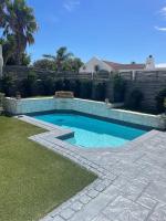 Family Home in West Beach - B&B