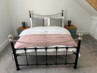 2 bedroom cottage in Old Town - B&B Swindon