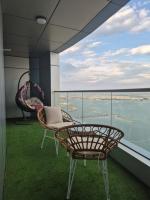 Panoramic Sea & City Views Private Balcony - B&B Manama