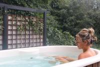 Oku Wooden Pod, Newburgh Priory Estate - B&B