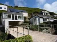 Tides Reach - Trebarwith Strand - North Cornwall - Sleeps 4 - 6 - Bed and Breakfast Treknow