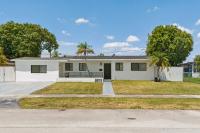 Miami Oasis, Spacious 4-Bedroom Home with Pool - B&B Miami