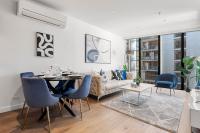 Rooftop Pool Stunning Apt at Marvel Stadium with Free Parking - Chambres d’hôtes