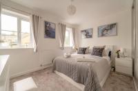 B&B Colne - Stylish 3 Bed, 3 Bath, Garden & Drive for 2 cars - Bed and Breakfast Colne