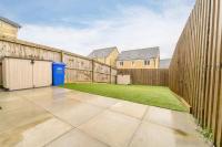 Stylish 3 Bed, 3 Bath, Garden & Drive for 2 cars - B&B Colne