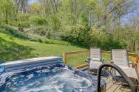 Lakefront Kingsport Home with Private Hot Tub! - Chambres d’hôtes Kingsport
