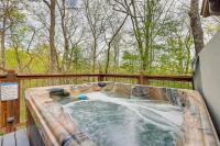 Cozy Cabin in Private Location with Hot Tub and Grill! - B&B Blue Ridge