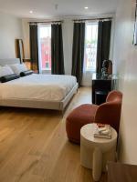 The Phenix, Historic DTWN Hotel, Market Square View, King Bed, Room # 400 - Chambres d’hôtes