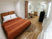 B&B San Diego - Downtown Little Italy Boho Studio w/ Private Patio - Bed and Breakfast San Diego