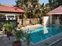 Room 9 - Studio in a villa 5mn walk from the Royal Palace with swimming pool - B&B Phnom Penh