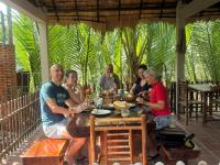 Homestay Bentre Coco Lodge - B&B