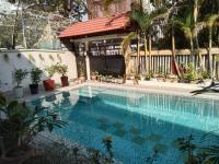 Room 11 - Studio in a villa 5mn walk from the Royal Palace with swimming pool - B&B