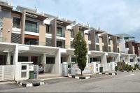 5BR 3Storey Cozy Gelugor Homestay 15pax - B&B