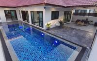 Experience perfect swimming pool water and Jacuzzi at Royal Park Village - Walk to the Beach - B&B Jomtien Beach