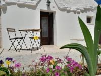 Trullo Il Giglio - Bed and Breakfast Cisternino