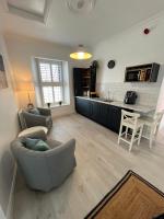 Deluxe One-Bedroom Apartment