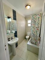 Intimate Mediterranean Chalet - Bed and Breakfast El Alamein