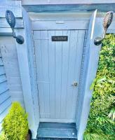 A Hidden Gem With Private Hot Tub and Garden - Netflix - Fast Wifi - Free Parking - B&B Bournemouth