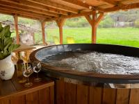 Essentia - Vinársky domček s vonkajšou vírivkou - B&B Streda nad Bodrogom