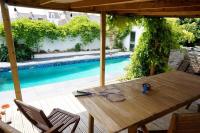 Spacious Town House with Swimming Pool - B&B