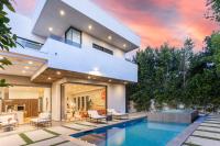 North Vista by AvantStay Stylish Villa in WeHo Walk to Melrose PoolHot Tub - B&B