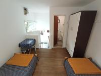 Simple room for 2 with bathroom close to the sea - B&B Kraljevica