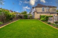 4 bed with parking and large private garden - B&B Finchley