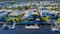 B&B Pelican Waters - Luxurious Waterfront 5Brm Canal Home Caloundra - Bed and Breakfast Pelican Waters