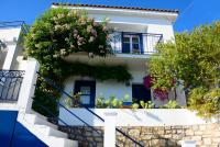 Zaros House. Two-Bedroom Traditional House with Sea Views in Kioni. - Chambres d’hôtes