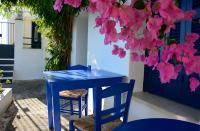 Zaros House. Two-Bedroom Traditional House with Sea Views in Kioni. - Chambres d'hôtes Kióni