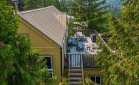 1BR plus Loft in Gondola Village, Creekside, Amazing Patio with Views, Near Gondola, Free Parking - Chambres d'hôtes Whistler