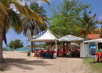 Villa avec piscine à 450m à pied des plages - B&B Sainte-Luce