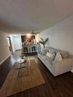 Incredible Two Bedroom Hollywood Apartments FREE Parking - B&B