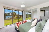 B&B Warrnambool - Hopkins View Holiday Home - Bed and Breakfast Warrnambool