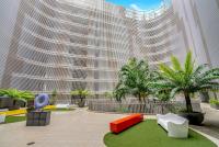 Central Haven Couples Retreat at Harbour Lights - Ferienwohnung