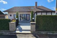 FeWoRebbe familienfreundliche grosse, ruhige und helle Wohnung - Bed and Breakfast
