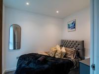 Modern 4-Bed Townhouse, Conveniently Located Near Leeds City Centre - Perfect for Corporate Stays - Bed and Breakfast