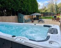 Relaxing Stay at Stratford-upon-Avon 4BR Family Mansion on 1 acre with Swim Spa, Gym & BBQ - Chambres d'hôtes Henley in Arden
