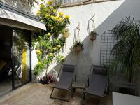 Appartements 3 étoiles terrasse ou patio intra-muros - Chambres d'hôtes Aigues-Mortes