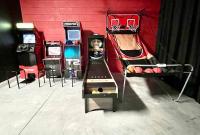 The Arcade close to downtown with fenced yard - Ferienwohnung