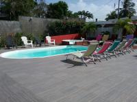 Appartement spacieux à Sainte-Anne avec piscine partagée. - B&B Sainte-Anne